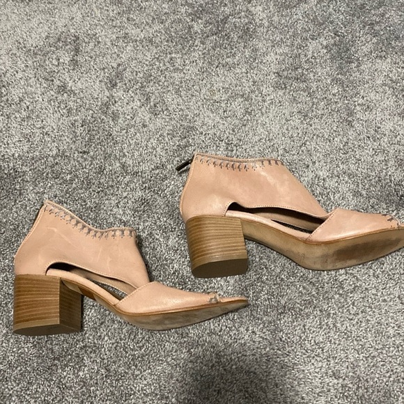 Vero Cuoio Sundance Women’s Leather Peep-Toe Block Heel Shoes Embroidered Sz 40 - Picture 4 of 9